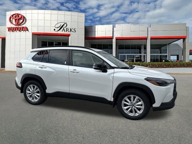 2026 Toyota Corolla Cross LE's photo