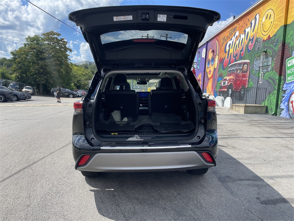 Used 2023 Toyota Highlander SUV