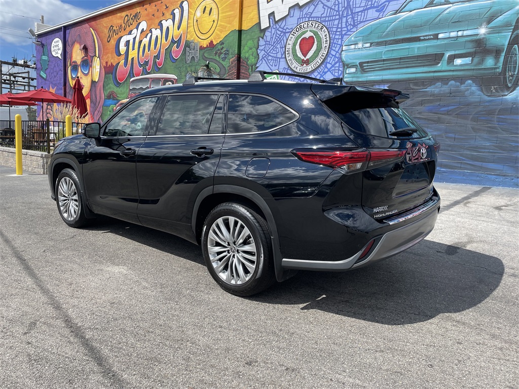 Used 2023 Toyota Highlander SUV