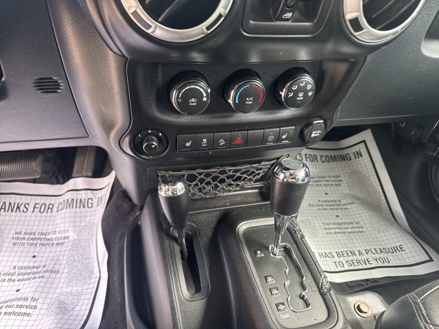 2016 Jeep Wrangler Unlimited Rubicon photo 11