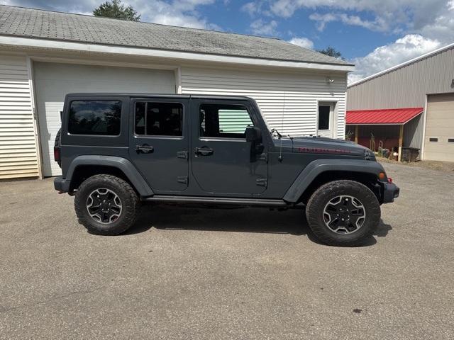 2016 Jeep Wrangler Unlimited Rubicon photo 2