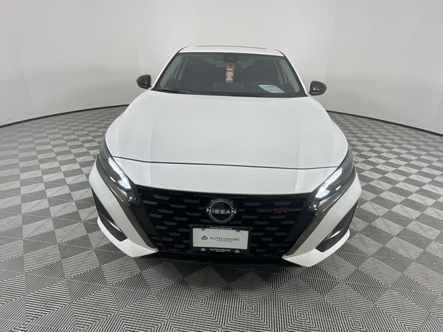 2024 Nissan Altima 2.5 SR photo 2