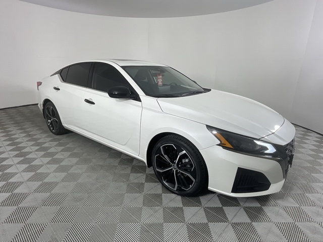 2024 Nissan Altima 2.5 SR photo 4
