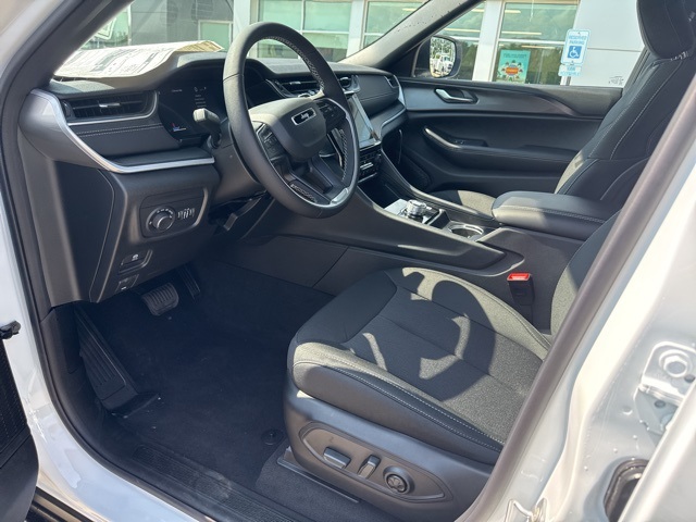 2025 Jeep Grand Cherokee Laredo X photo 14