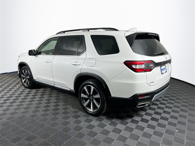 2024 Honda Pilot Touring photo 2