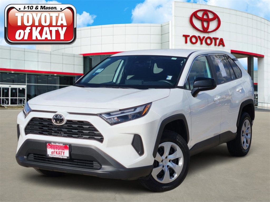 2025 Toyota RAV4 LE's photo