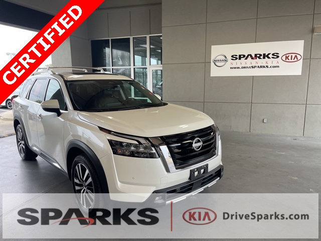 2023 Nissan Pathfinder Platinum's photo