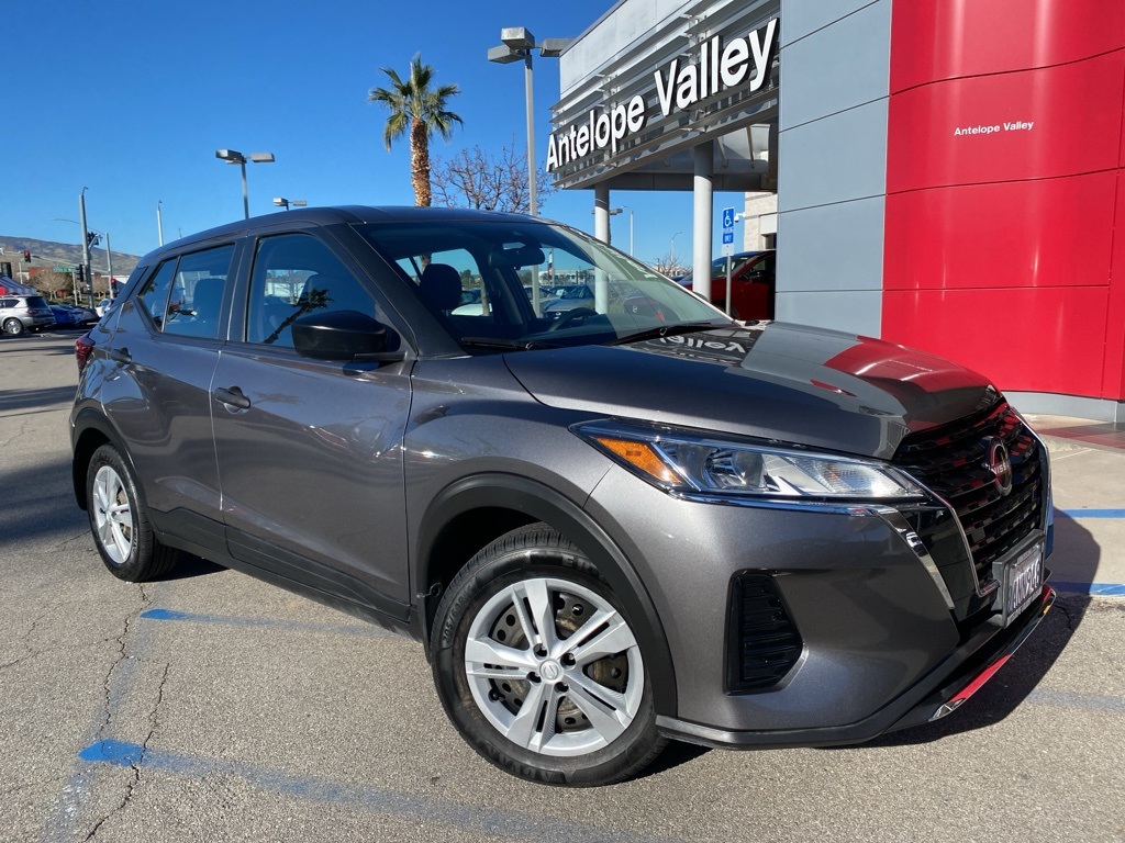 2022 Nissan Kicks S's photo