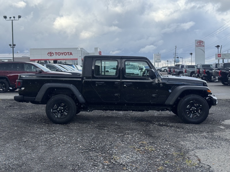 2025 Jeep Gladiator Sport photo 2