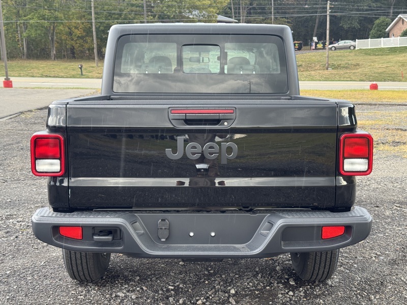 2025 Jeep Gladiator Sport photo 4