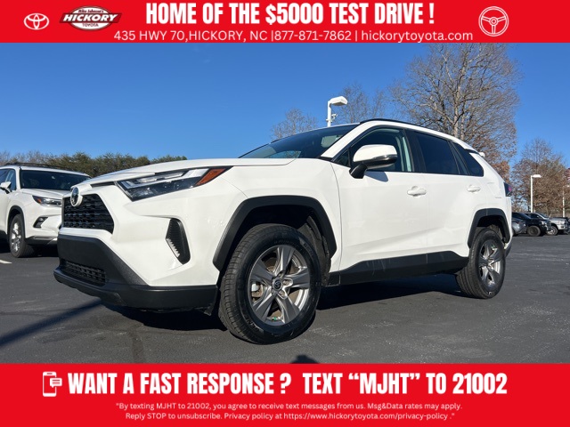 2024 Toyota RAV4 XLE's photo