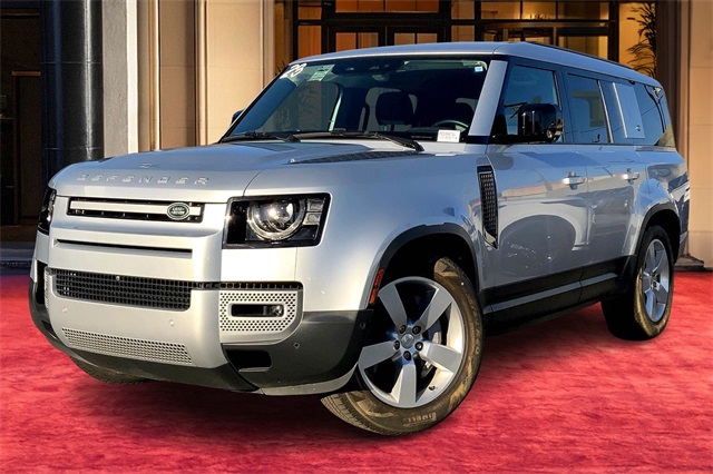 2023 Land Rover Defender SE