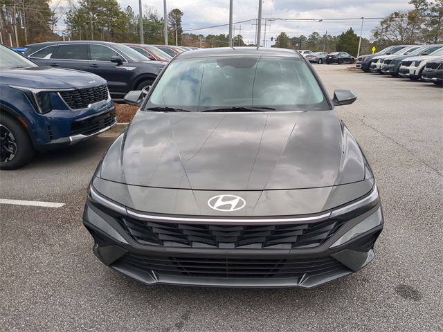 2025 Hyundai Elantra SE's photo