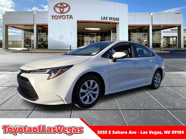 2024 Toyota Corolla LE's photo