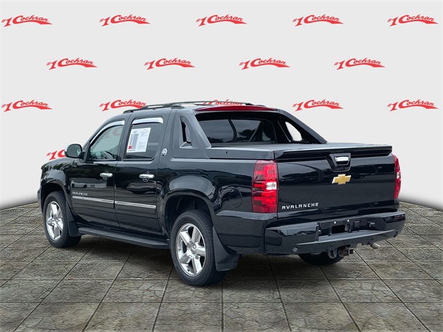 2013 Chevrolet Avalanche 1500 LTZ photo 2