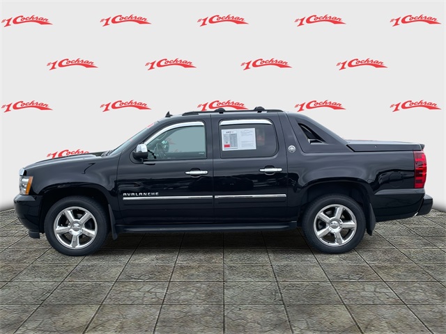 2013 Chevrolet Avalanche 1500 LTZ photo 3