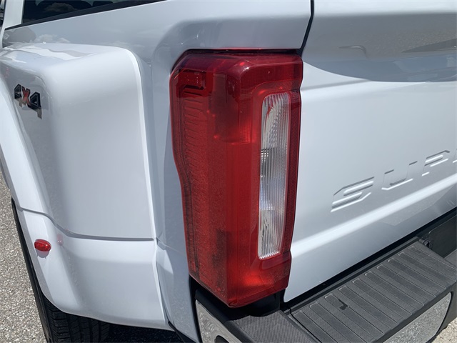 2025 Oxford White Ford Super Duty F-350 DRW XLT 4X4 Truck