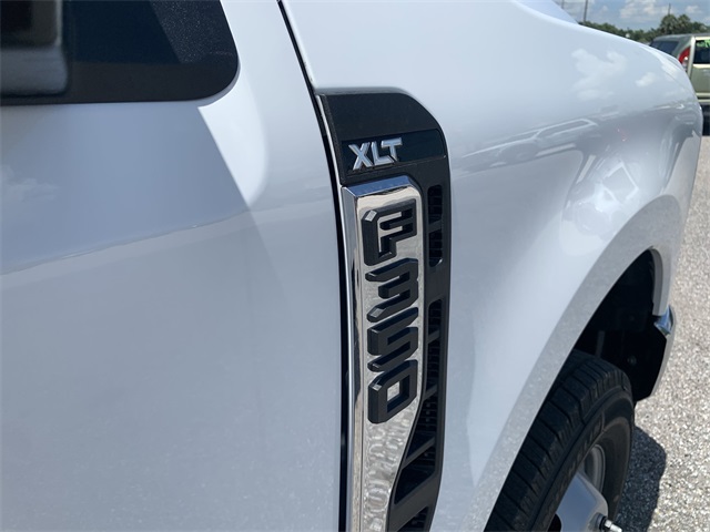 2025 Oxford White Ford Super Duty F-350 DRW XLT 4X4 Truck