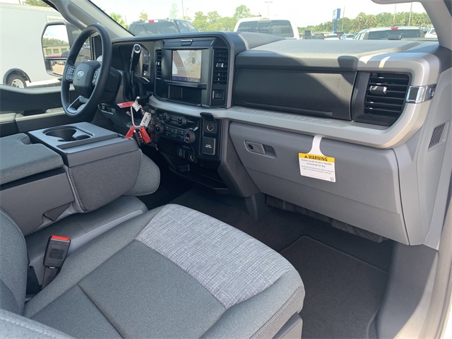 2025 Oxford White Ford Super Duty F-350 DRW XLT 4X4 Truck