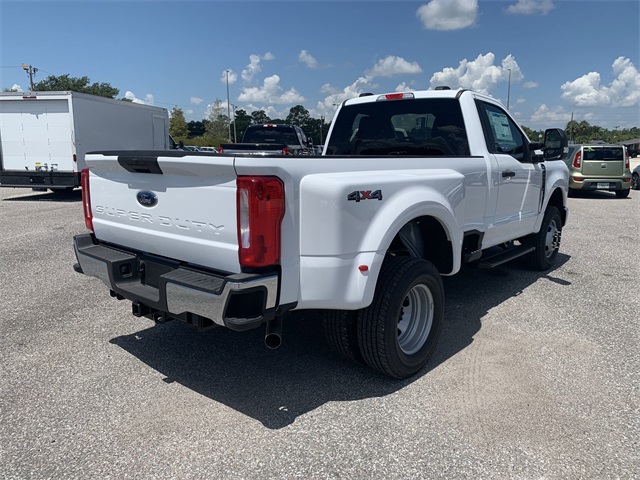 2025 Oxford White Ford Super Duty F-350 DRW XLT 4X4 Truck