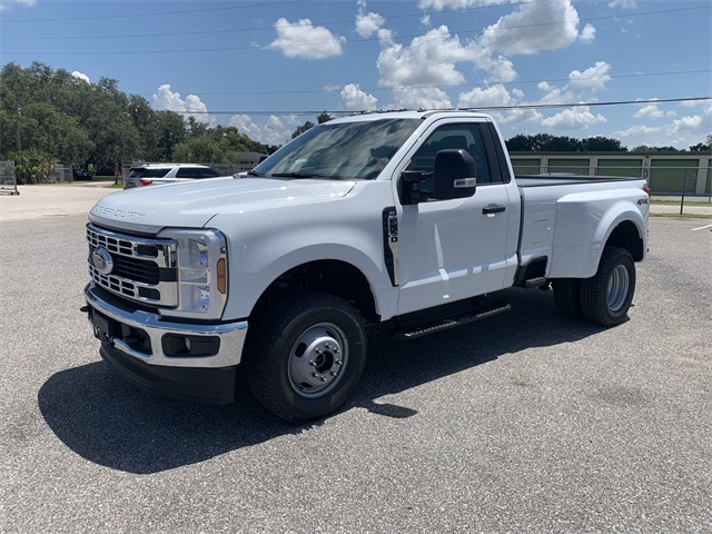 2025 Oxford White Ford Super Duty F-350 DRW XLT 4X4 Truck