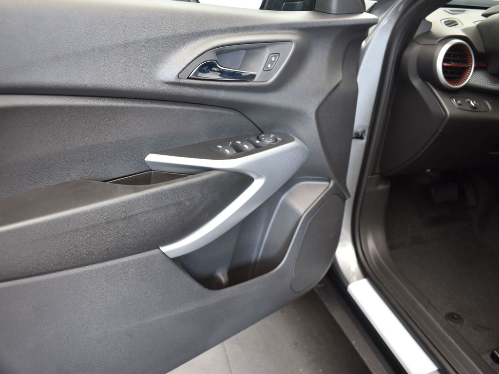 2025 Sterling Chevrolet Trax 1RS FWD SUV