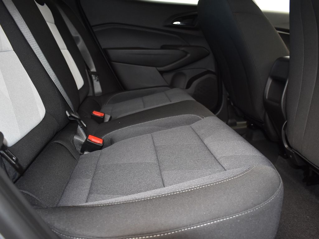 2025 Sterling Chevrolet Trax 1RS FWD SUV