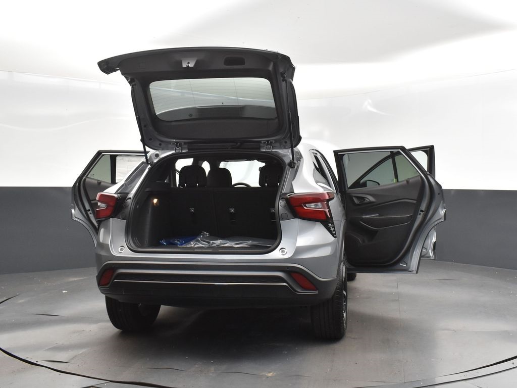 2025 Sterling Chevrolet Trax 1RS FWD SUV
