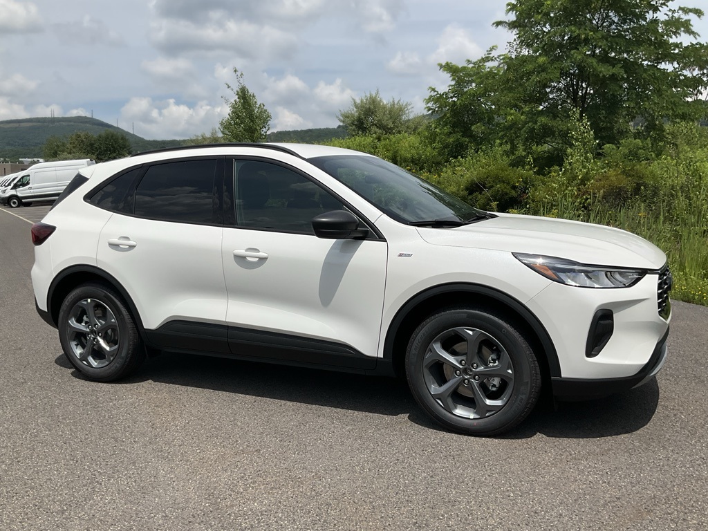 2025 Ford Escape ST-Line's photo