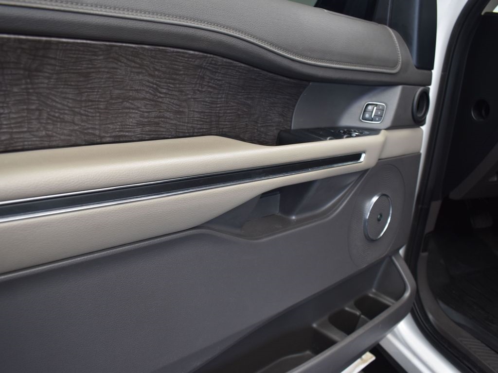 2019 White Platinum Ford Expedition Max Limited RWD SUV