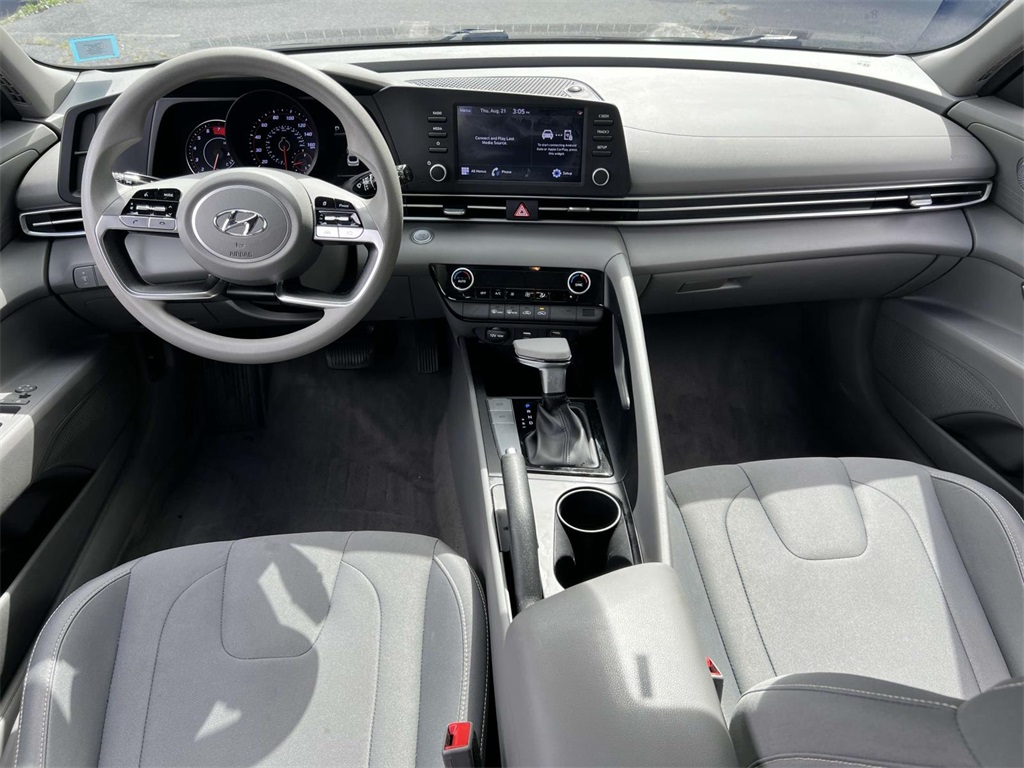 2022 Hyundai Elantra SEL photo 10