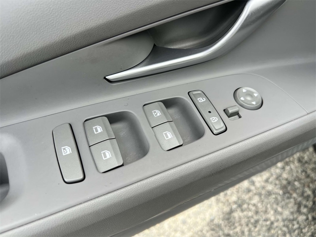 2022 Hyundai Elantra SEL photo 13