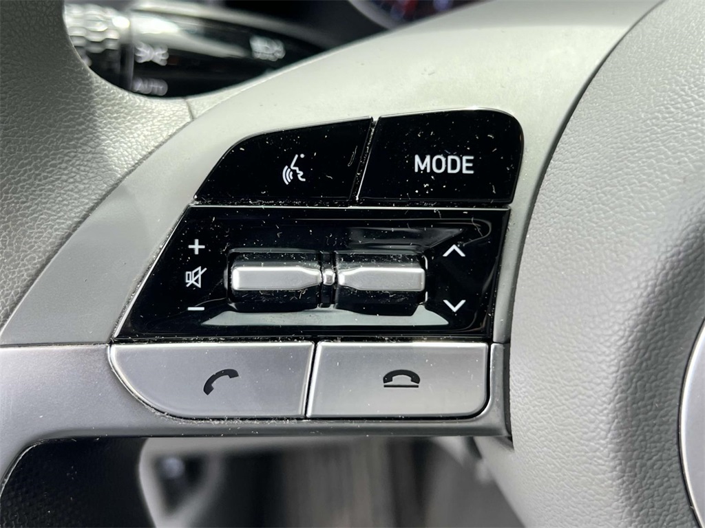 2022 Hyundai Elantra SEL photo 16