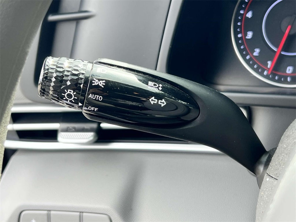 2022 Hyundai Elantra SEL photo 18