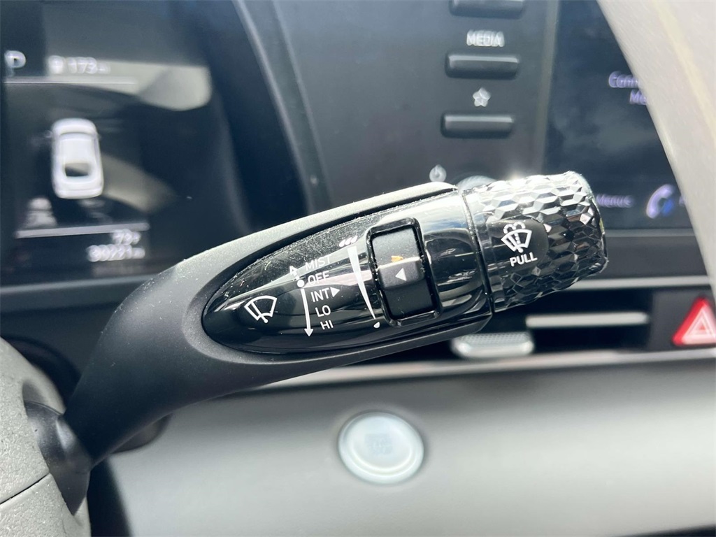 2022 Hyundai Elantra SEL photo 19