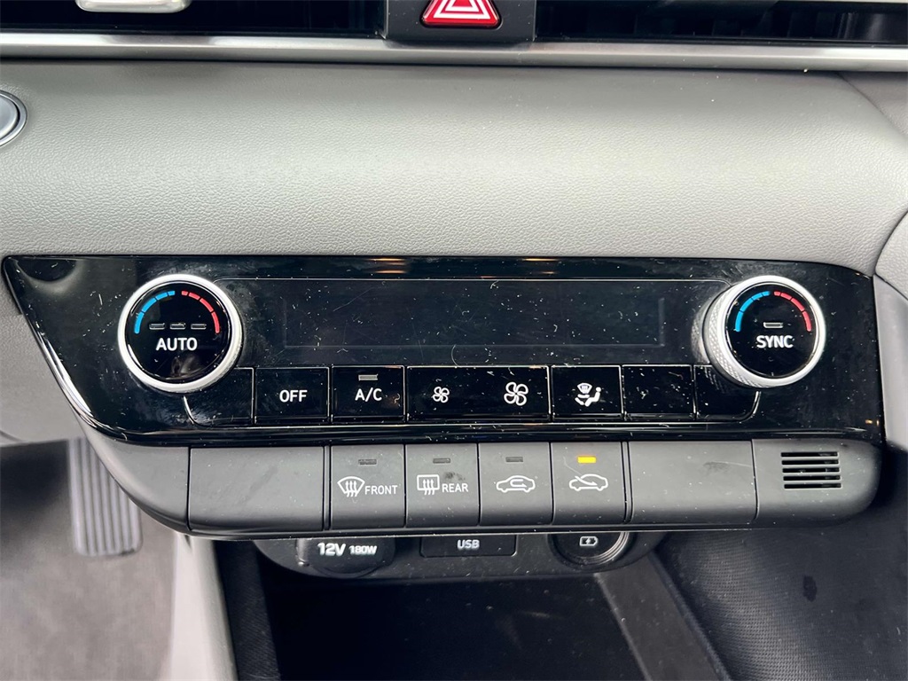 2022 Hyundai Elantra SEL photo 23