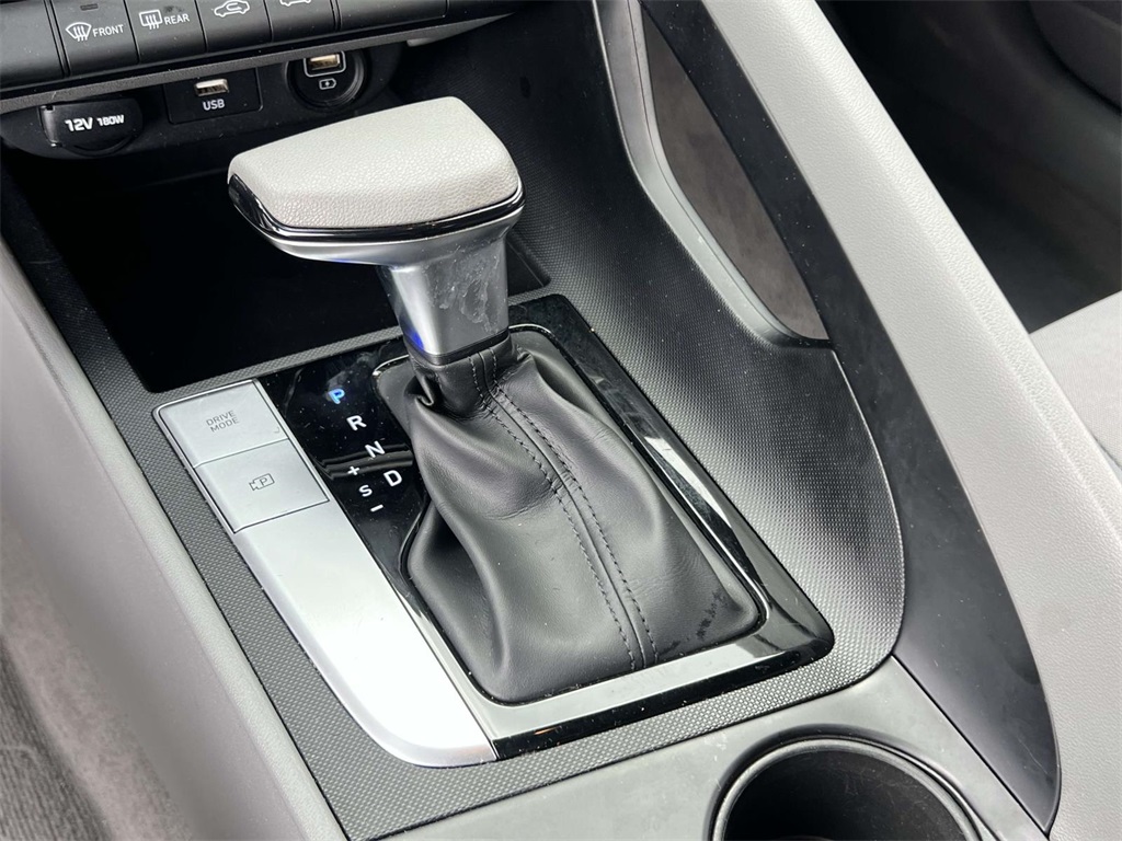 2022 Hyundai Elantra SEL photo 24