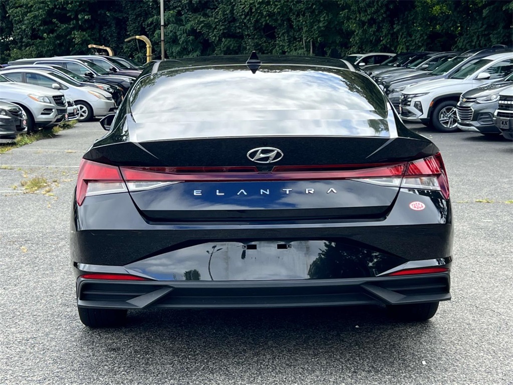 2022 Hyundai Elantra SEL photo 5
