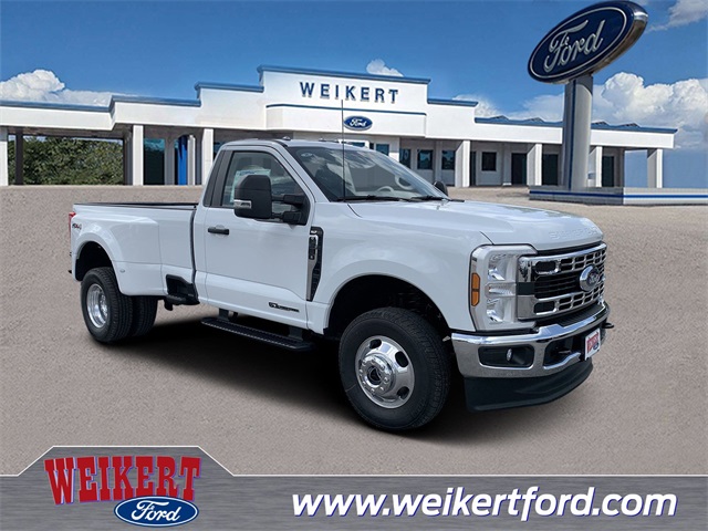 2025 Oxford White Ford Super Duty F-350 DRW XLT Truck