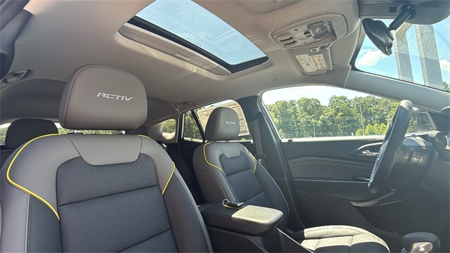 new 2025 Chevrolet Trax car, priced at $27,585