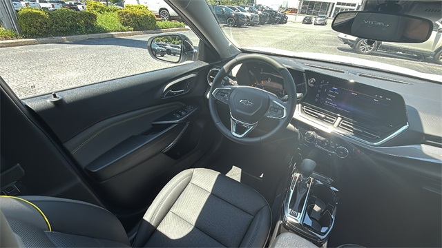 new 2025 Chevrolet Trax car, priced at $27,585