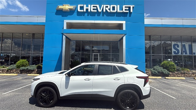 new 2025 Chevrolet Trax car, priced at $27,585