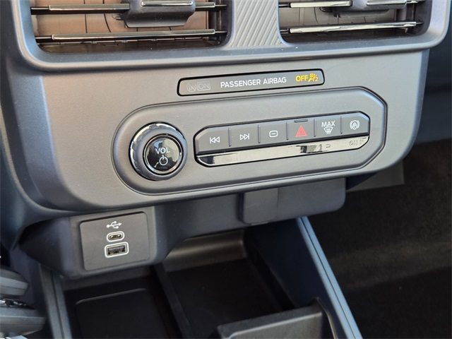 New 2026 Ford Maverick XL 4D Crew Cab