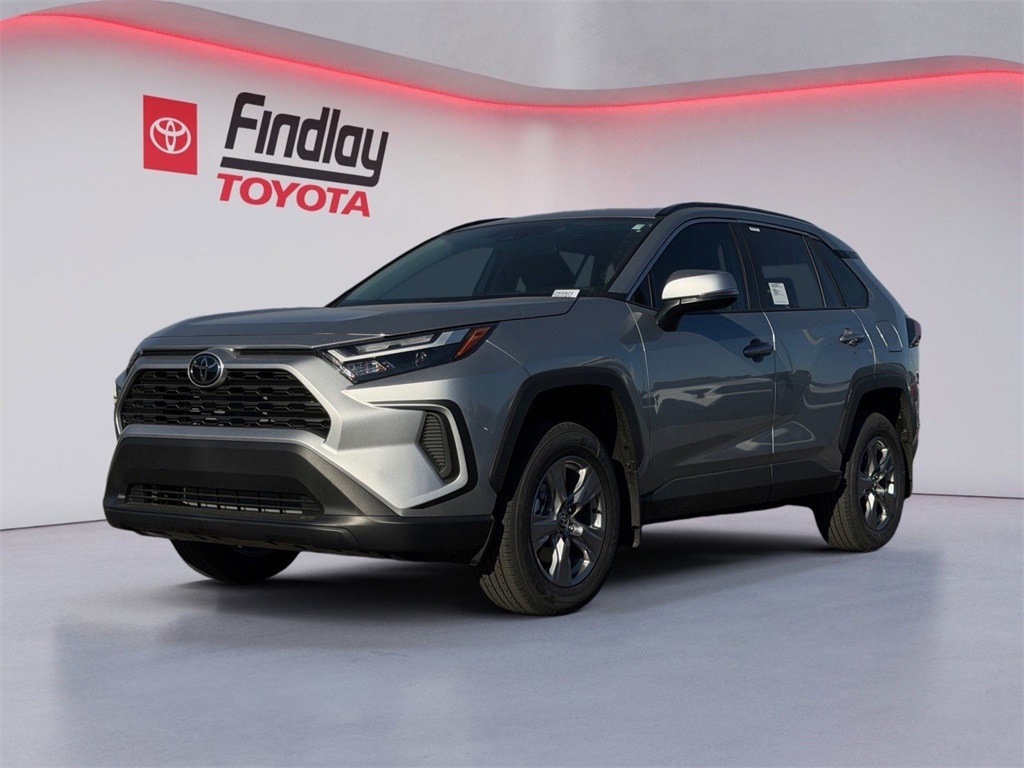 2025 Toyota RAV4 XLE's photo
