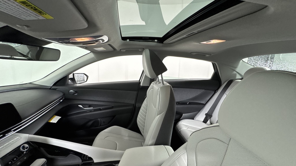 New 2025 Hyundai Elantra 4dr Car