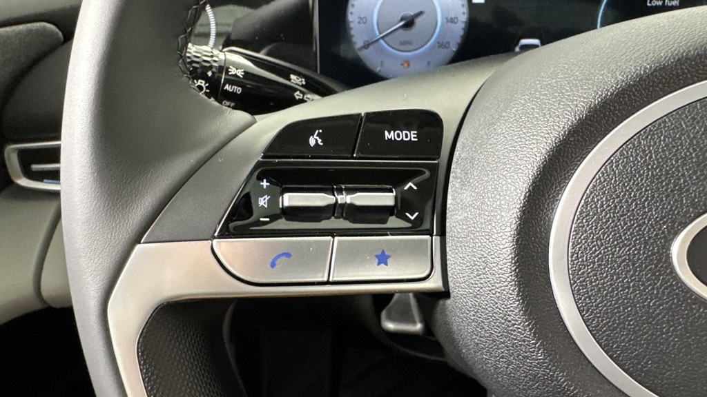 New 2025 Hyundai Elantra 4dr Car