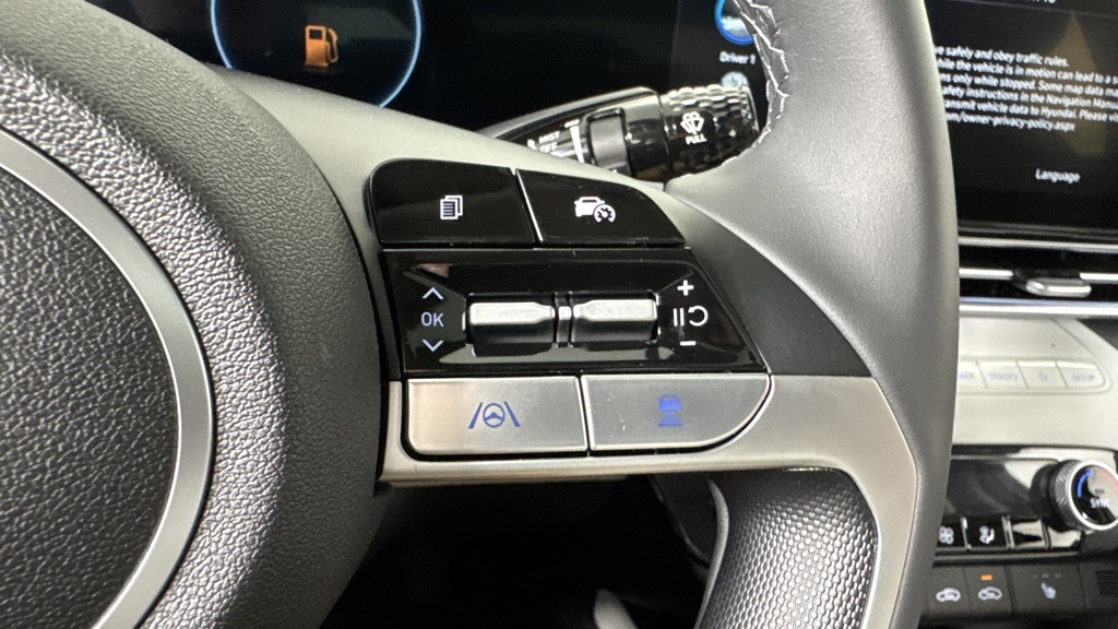 New 2025 Hyundai Elantra 4dr Car