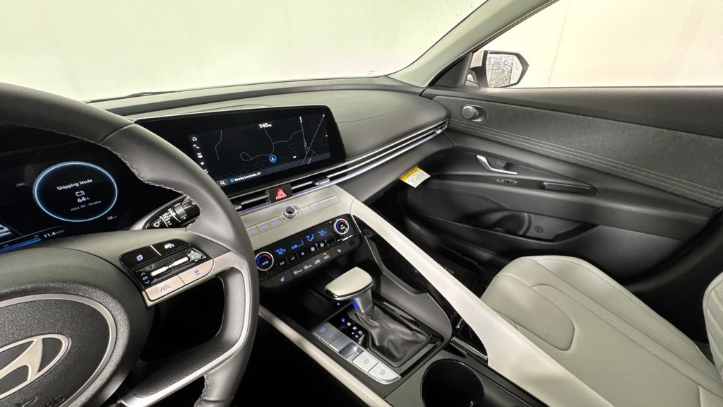 New 2025 Hyundai Elantra 4dr Car