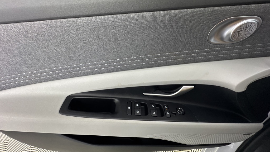 New 2025 Hyundai Elantra 4dr Car