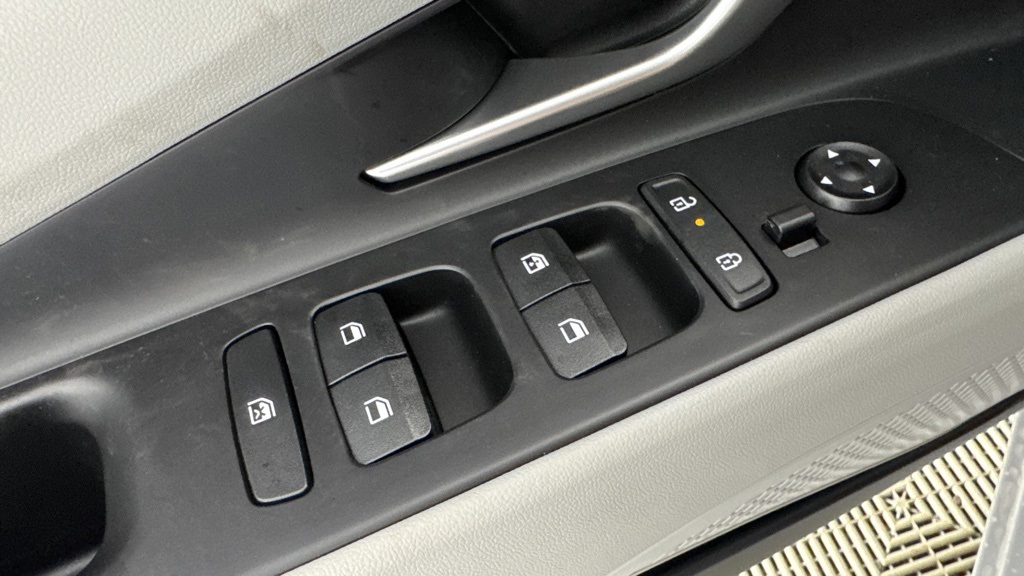 New 2025 Hyundai Elantra 4dr Car